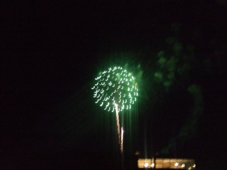 fireworks-over-kentwood-7-4-08-1